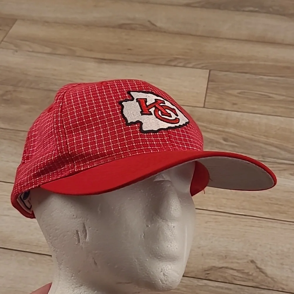KANSAS CITY CHIEFS Red Grid LOGO7 NFL Superbowl Champs Snapback Cap Hat VTG RARE
